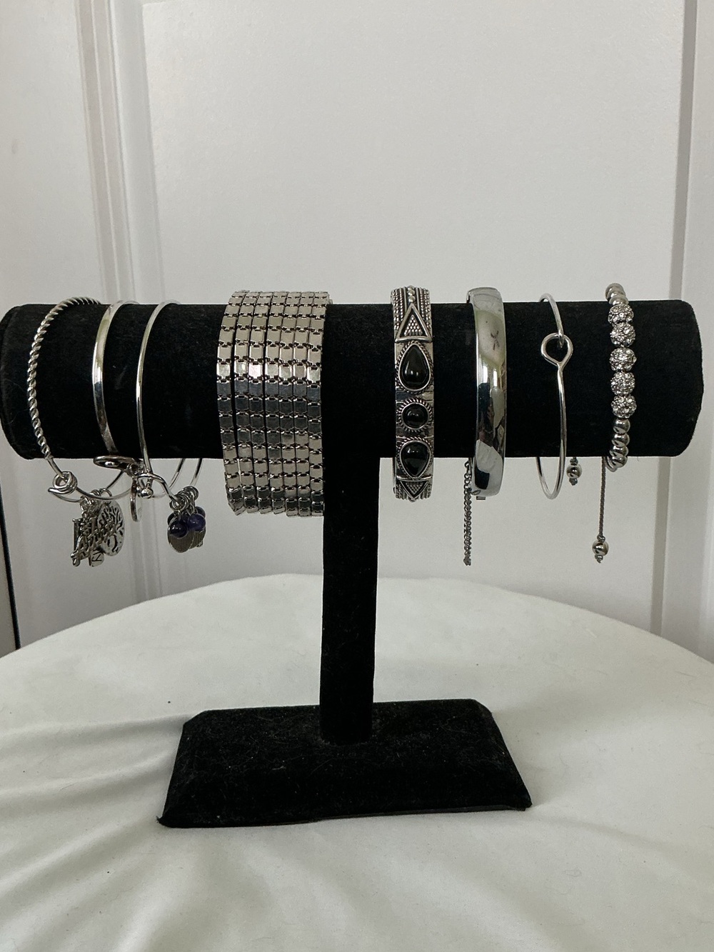 8-piece Silver Multi-Style Bangle Bracelet Set RESELLERS